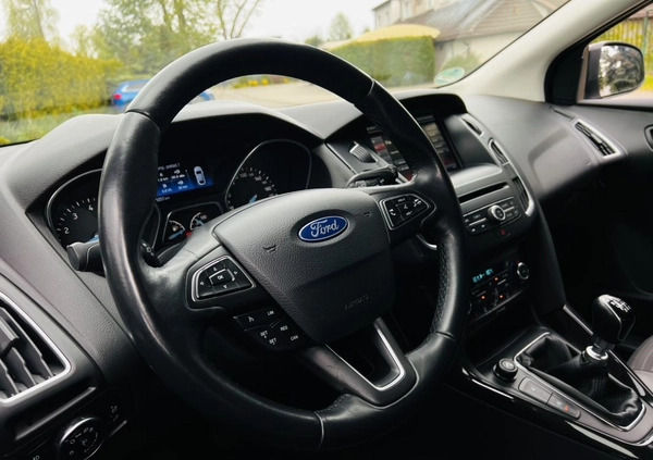 Ford Focus cena 35900 przebieg: 104000, rok produkcji 2015 z Radzymin małe 781